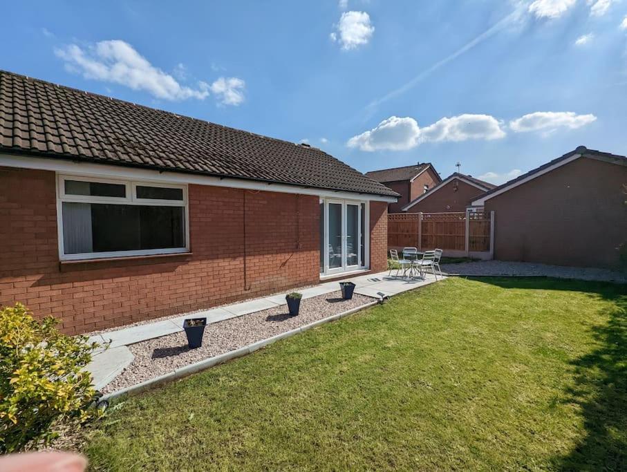 The Kilsyth,Detached Bungalow Уорингтън Екстериор снимка